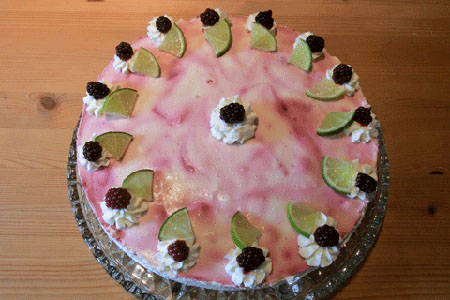 Fruchtige und exotische Torte: Limetten-Brombeer-Torte